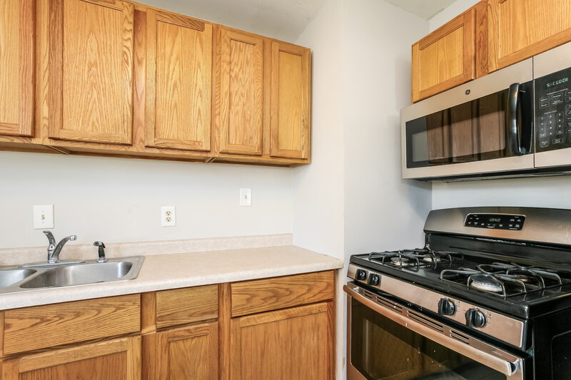 1,485/Mo, 4804 N Kenyon Dr Indianapolis, IN 46226 Kitchen View 3