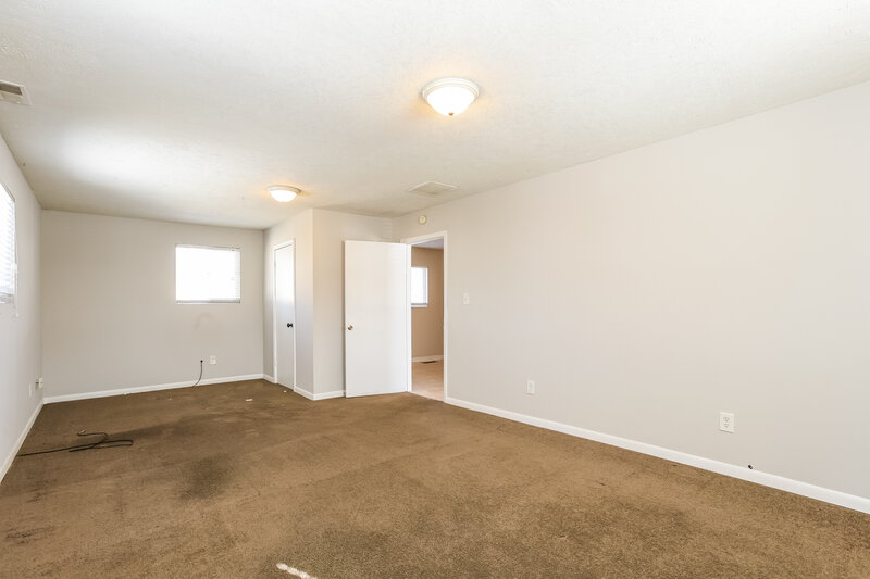 1,485/Mo, 4804 N Kenyon Dr Indianapolis, IN 46226 Master Bedroom View 2