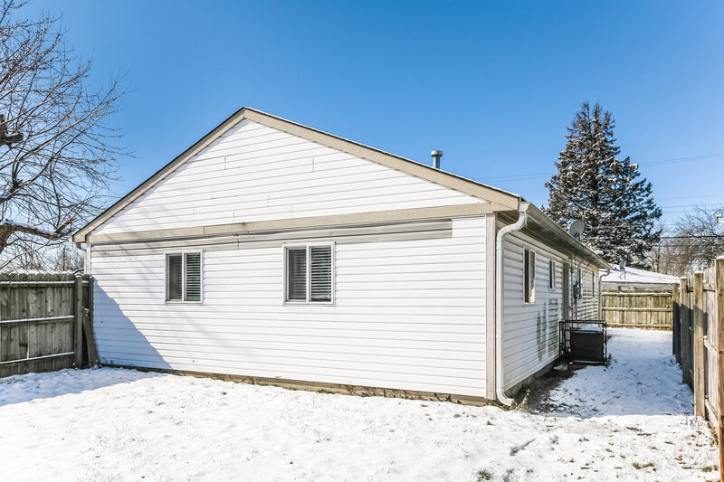 1,485/Mo, 4804 N Kenyon Dr Indianapolis, IN 46226 Rear View 2