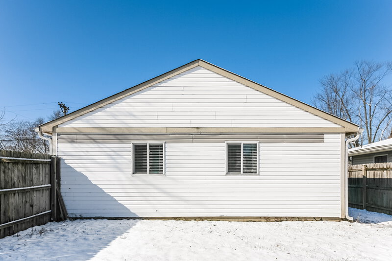 1,485/Mo, 4804 N Kenyon Dr Indianapolis, IN 46226 Rear View 3