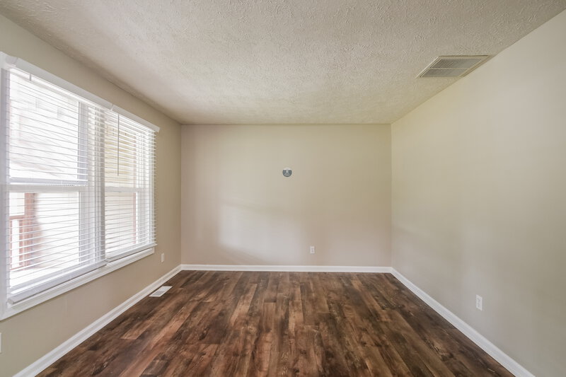 2,120/Mo, 4825 Manker St Indianapolis, IN 46227 Living Room View