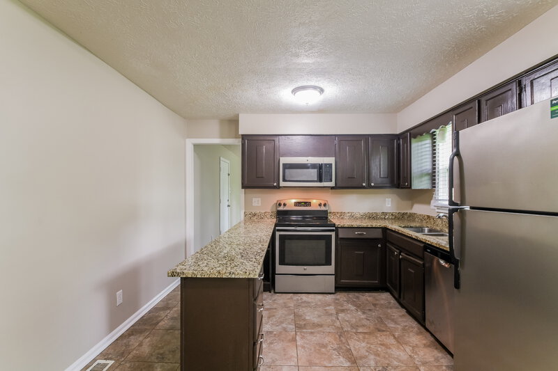 2,120/Mo, 4825 Manker St Indianapolis, IN 46227 Kitchen View