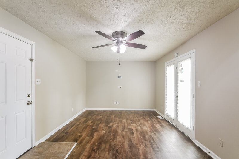 2,120/Mo, 4825 Manker St Indianapolis, IN 46227 Sitting Room View