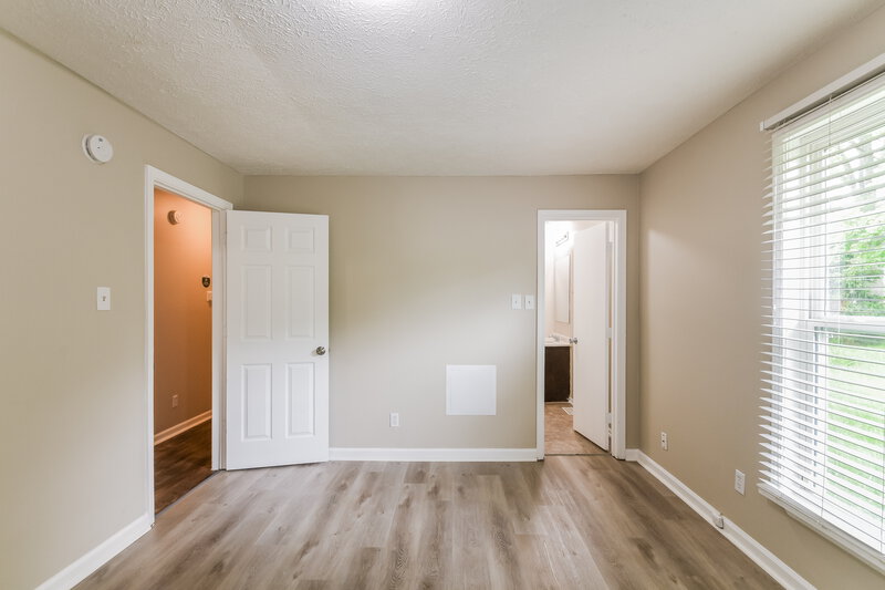 2,120/Mo, 4825 Manker St Indianapolis, IN 46227 Main Bedroom View 2