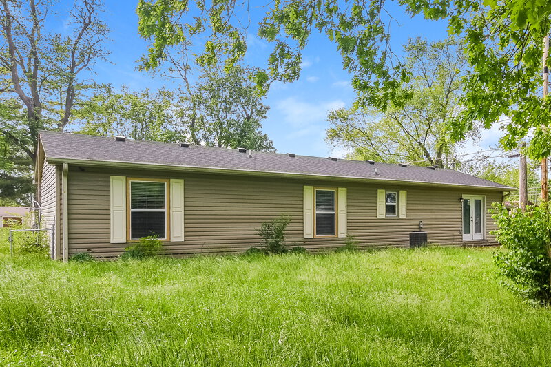 2,120/Mo, 4825 Manker St Indianapolis, IN 46227 Rear View 2