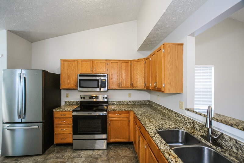 1,750/Mo, 3420 Cold Harbor Dr Indianapolis, IN 46227 Kitchen View 2