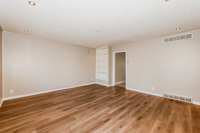 1,625/Mo, 4626 S Keystone Ave Indianapolis, IN 46227 Living Room View 3