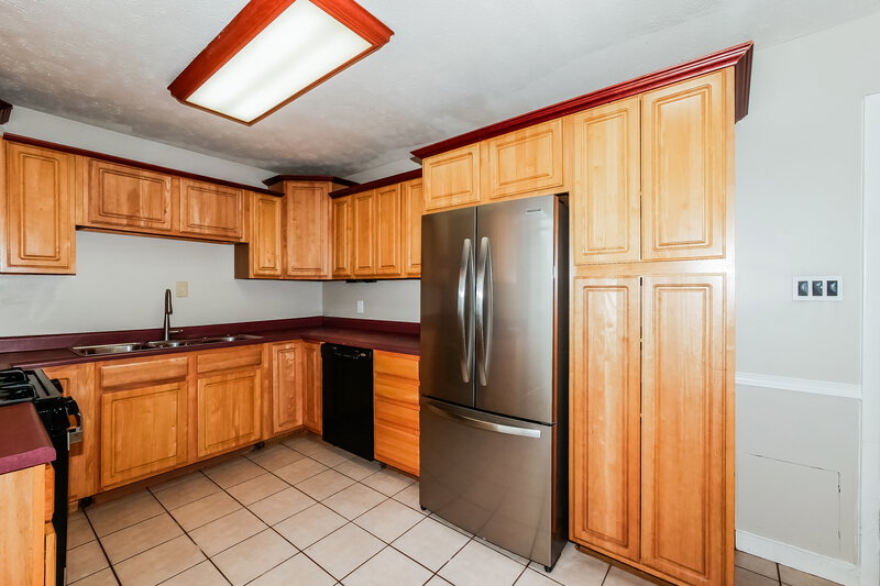1,625/Mo, 4626 S Keystone Ave Indianapolis, IN 46227 Kitchen View 2
