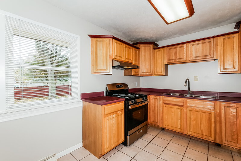 1,625/Mo, 4626 S Keystone Ave Indianapolis, IN 46227 Kitchen View 3