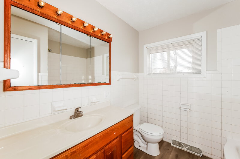 1,625/Mo, 4626 S Keystone Ave Indianapolis, IN 46227 Bathroom View