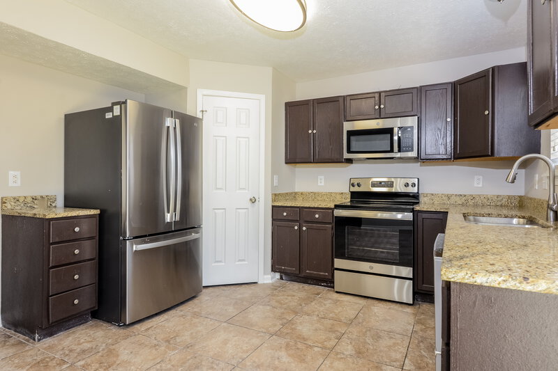 1,790/Mo, 6180 Morning Dove Dr Indianapolis, IN 46228 Kitchen View 2