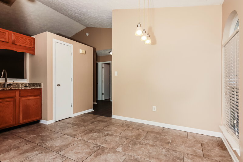 1,650/Mo, 2628 Lullwater Ln Indianapolis, IN 46229 Dining Room View 2