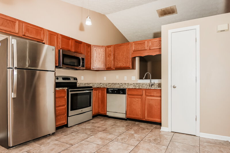 1,650/Mo, 2628 Lullwater Ln Indianapolis, IN 46229 Kitchen View