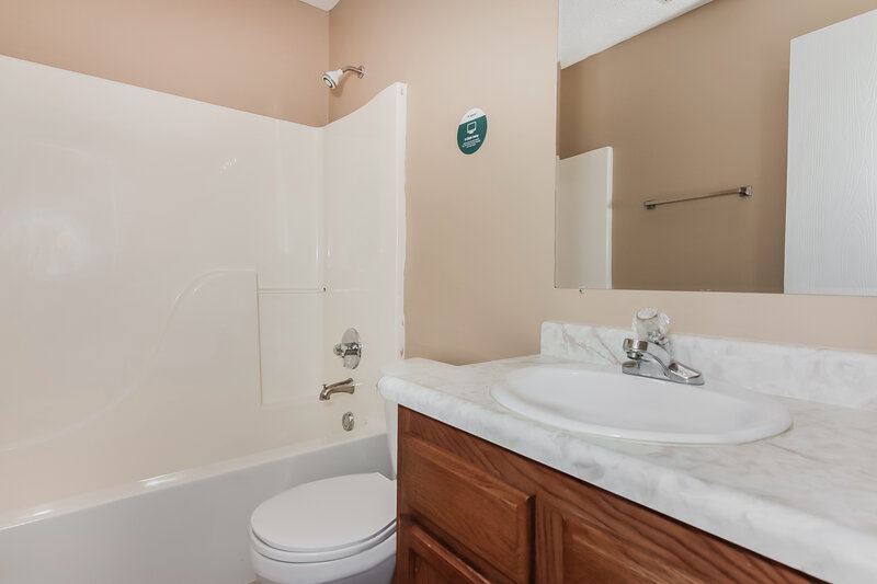 1,650/Mo, 2628 Lullwater Ln Indianapolis, IN 46229 Bathroom View