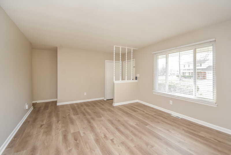 1,575/Mo, 1533 Moores Manor Indianapolis, IN 46229 Living Room View