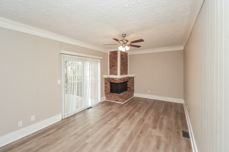 1,575/Mo, 1533 Moores Manor Indianapolis, IN 46229 Family Room View