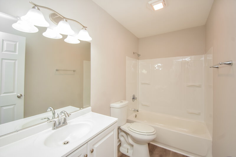 1,575/Mo, 1533 Moores Manor Indianapolis, IN 46229 Bathroom View