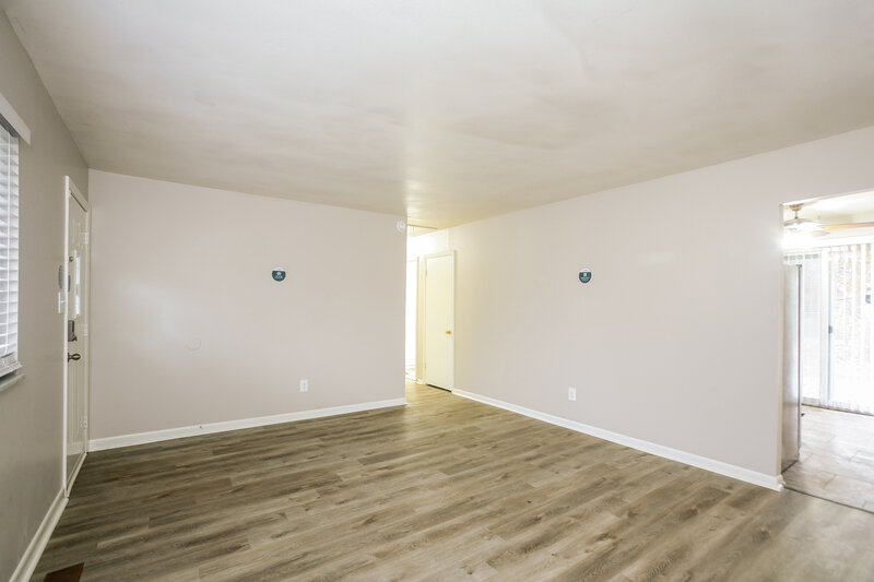 1,750/Mo, 51 N Galeston Ave Indianapolis, IN 46229 Living Room View