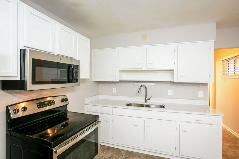 1,750/Mo, 51 N Galeston Ave Indianapolis, IN 46229 Kitchen View