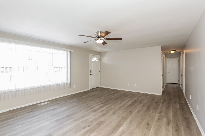 1,730/Mo, 1850 N Schwier Dr Indianapolis, IN 46229 Living Room View 2