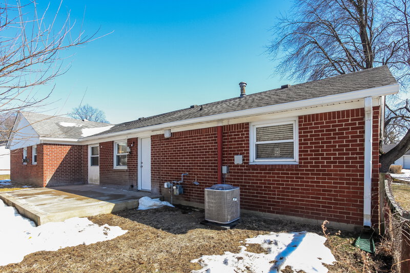 1,730/Mo, 1850 N Schwier Dr Indianapolis, IN 46229 Rear View 2