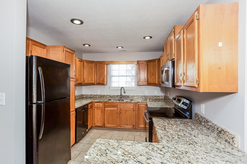 1,600/Mo, 10107 Park Royale Dr Indianapolis, IN 46229 Kitchen View