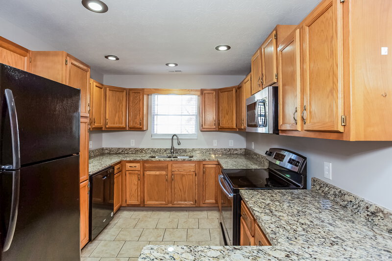 1,600/Mo, 10107 Park Royale Dr Indianapolis, IN 46229 Kitchen View 2