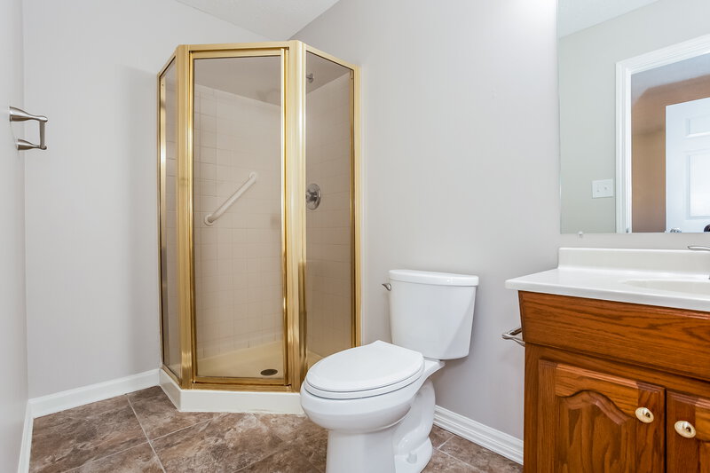 1,600/Mo, 10107 Park Royale Dr Indianapolis, IN 46229 Main Bathroom View