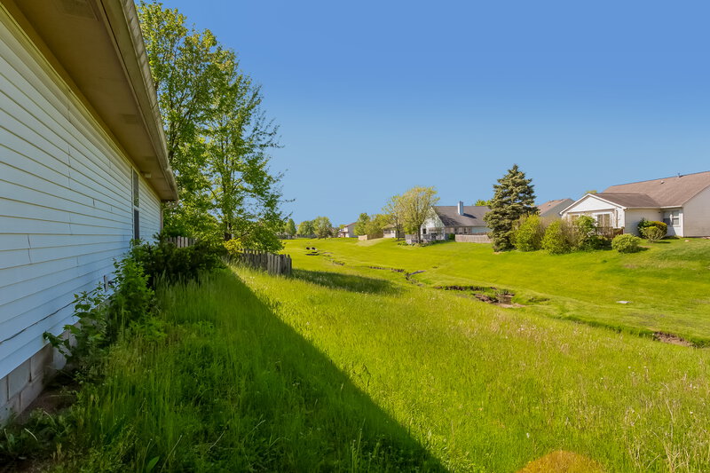 1,600/Mo, 10107 Park Royale Dr Indianapolis, IN 46229 Exterior View