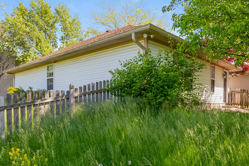 1,600/Mo, 10107 Park Royale Dr Indianapolis, IN 46229 Rear View 2