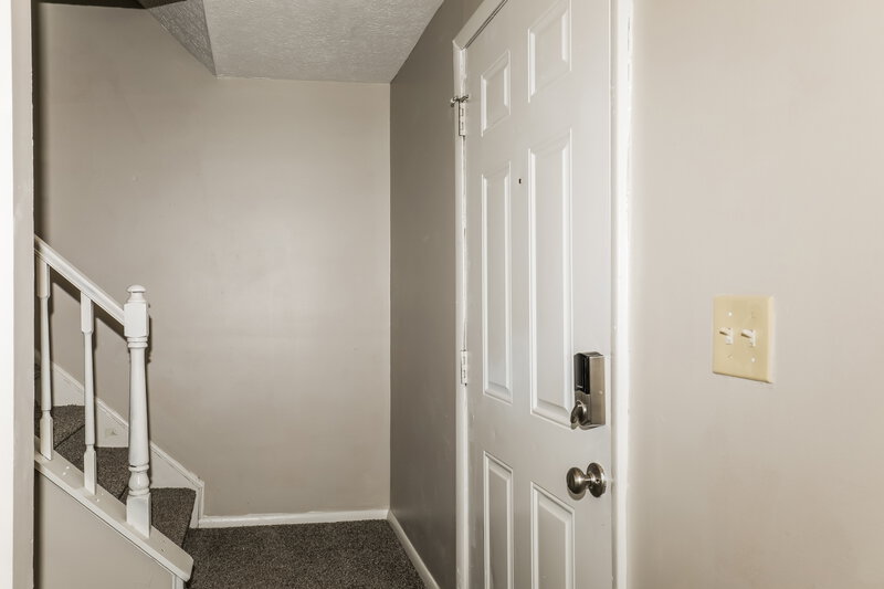 1,555/Mo, 822 Woodlark Dr Indianapolis, IN 46229 Foyer View