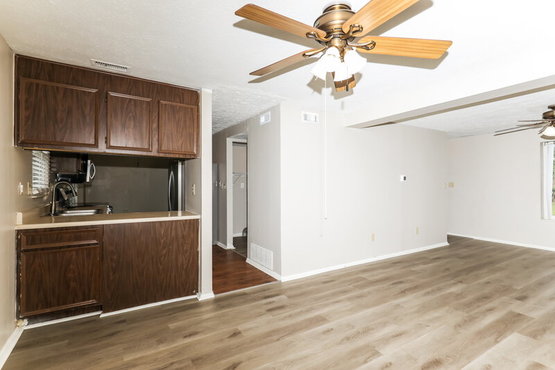 1,555/Mo, 822 Woodlark Dr Indianapolis, IN 46229 Living Room View