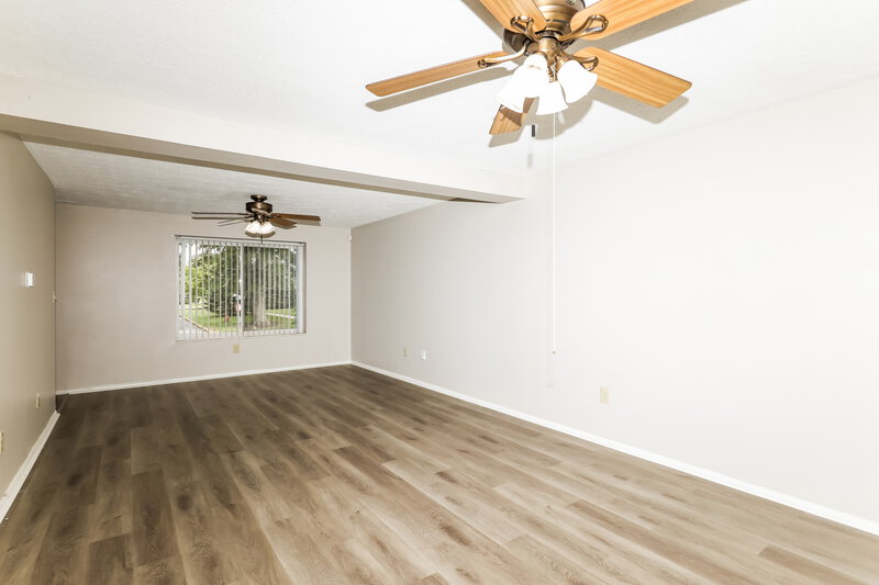 1,555/Mo, 822 Woodlark Dr Indianapolis, IN 46229 Living Room View 2