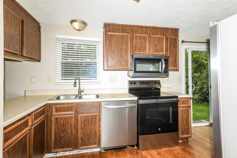 1,555/Mo, 822 Woodlark Dr Indianapolis, IN 46229 Kitchen View