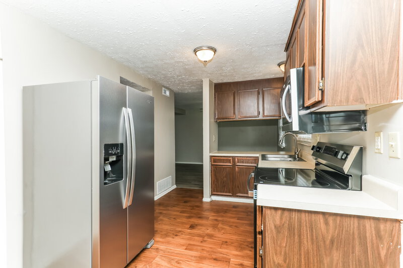 1,555/Mo, 822 Woodlark Dr Indianapolis, IN 46229 Kitchen View 2