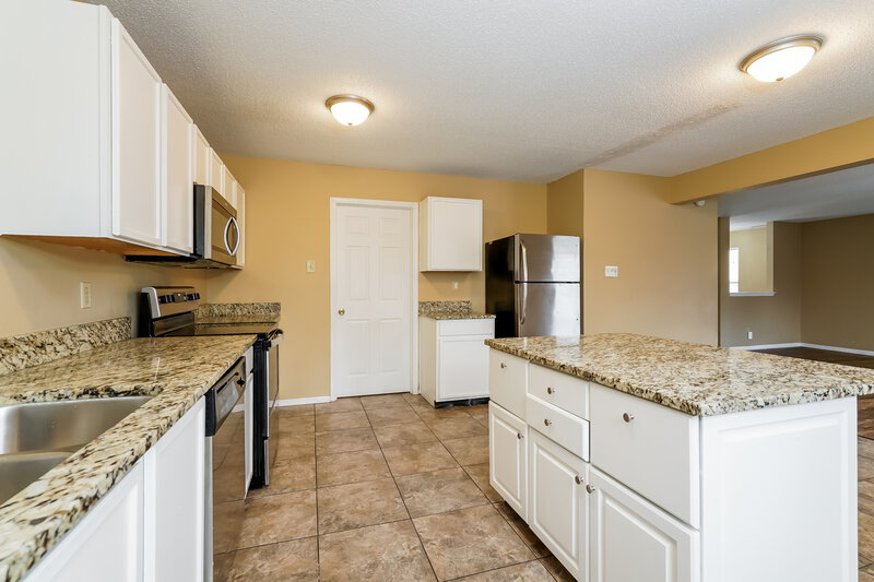 1,985/Mo, 2044 Southernwood Ln Indianapolis, IN 46231 Kitchen View