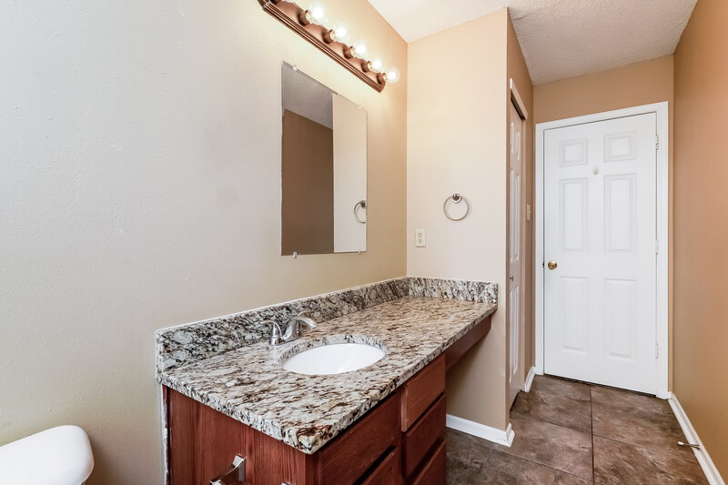 1,985/Mo, 2044 Southernwood Ln Indianapolis, IN 46231 Main Bathroom View 2
