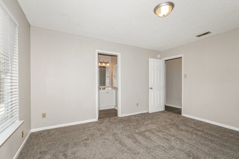 1,705/Mo, 1836 Dutch Elm Dr Indianapolis, IN 46231 Main Bedroom View 2