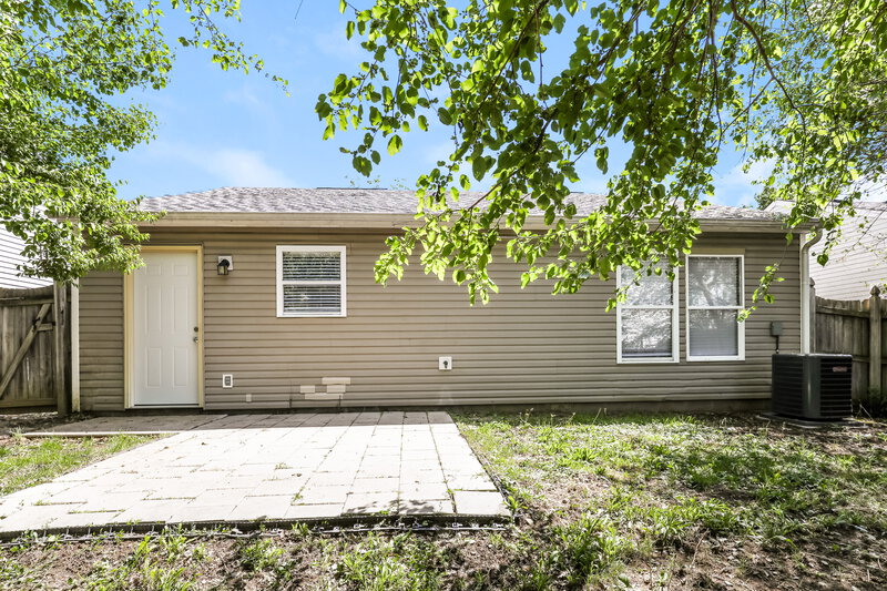 1,705/Mo, 1836 Dutch Elm Dr Indianapolis, IN 46231 Rear View