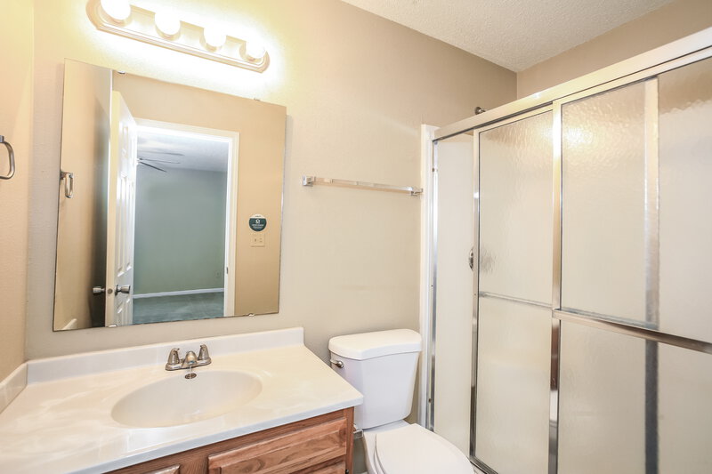 1,795/Mo, 8904 Lighthorse Dr Indianapolis, IN 46231 Main Bathroom View