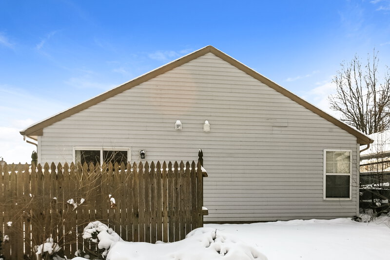 1,795/Mo, 8904 Lighthorse Dr Indianapolis, IN 46231 Rear View