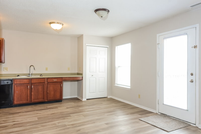 2,030/Mo, 2012 Southernwood Ln Indianapolis, IN 46231 Dining Room View