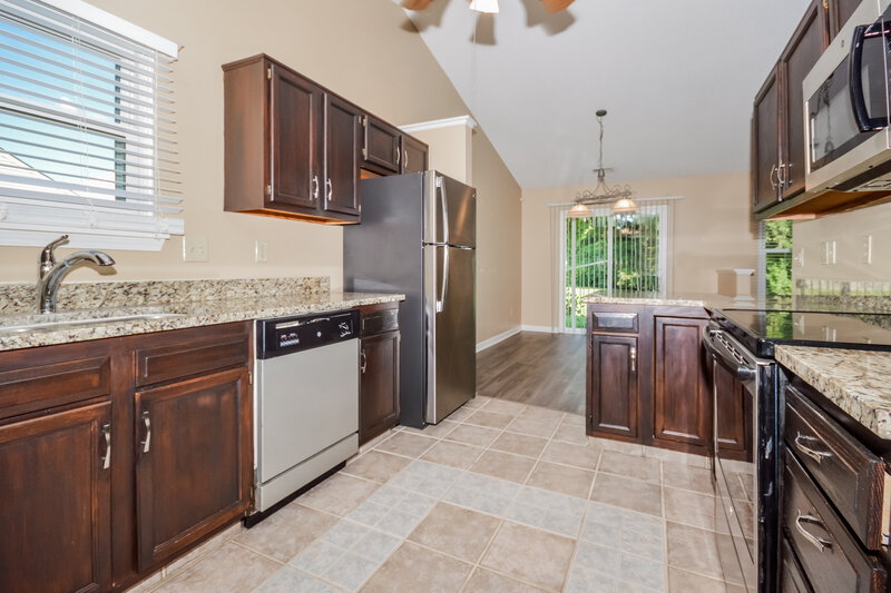 1,945/Mo, 9012 Lighthorse Dr Indianapolis, IN 46231 Kitchen View 3