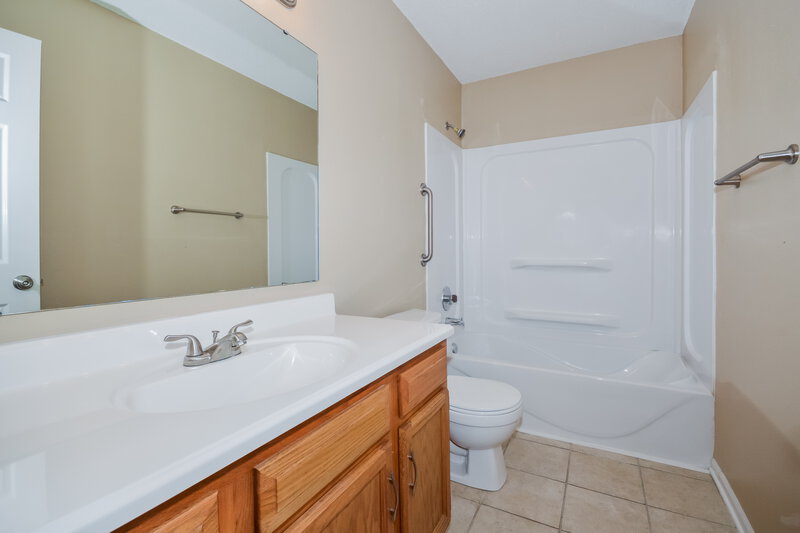 1,945/Mo, 9012 Lighthorse Dr Indianapolis, IN 46231 Bathroom View