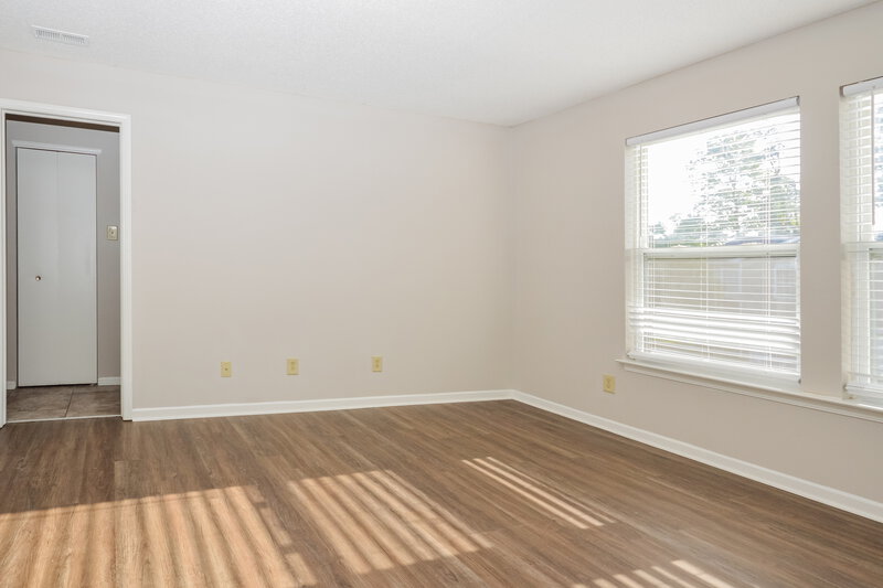 1,550/Mo, 1918 Dutch Elm Dr Indianapolis, IN 46231 Main Bedroom View 2