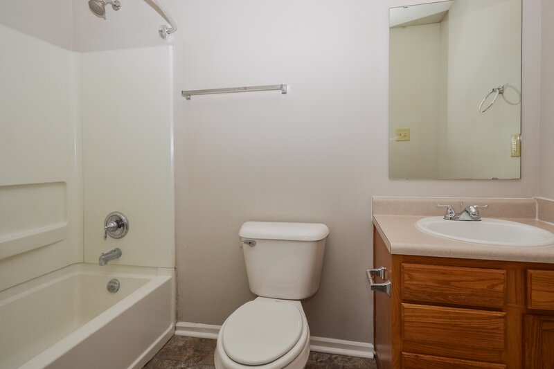 1,550/Mo, 1918 Dutch Elm Dr Indianapolis, IN 46231 Main Bathroom View