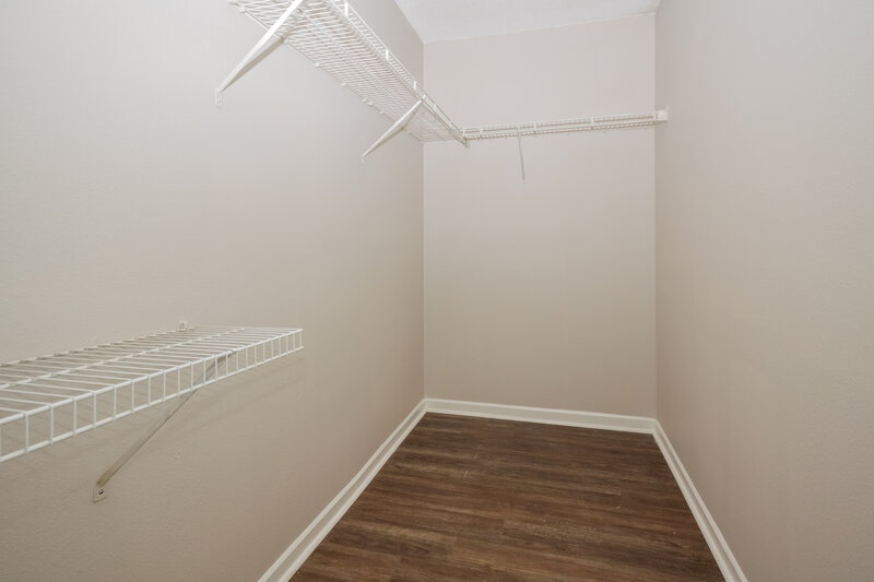 1,550/Mo, 1918 Dutch Elm Dr Indianapolis, IN 46231 Walk In Closet View