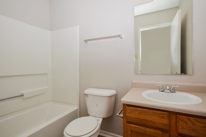 1,550/Mo, 1918 Dutch Elm Dr Indianapolis, IN 46231 Bathroom View
