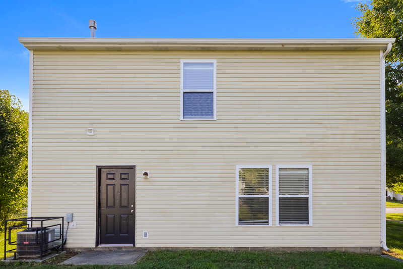 1,550/Mo, 1918 Dutch Elm Dr Indianapolis, IN 46231 Rear View