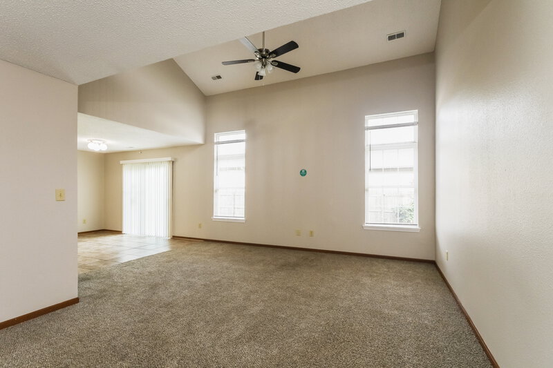 1,800/Mo, 1247 Country Ridge Ln Indianapolis, IN 46234 Living Room View